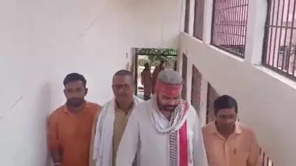 आज़मगढ़: मुबारकपुर के बम्हौर में हुई मारपीट में घायलो को देखने हरिवंश मिश्रा पहुंचे, दोषियों पर होगी कार्रवाई