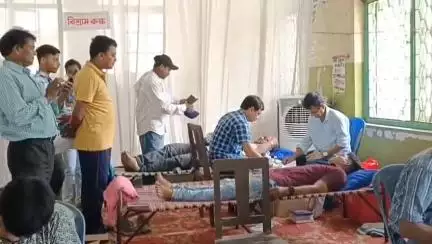 মেদিনীপুর: রক্ত সংকট মেটাতে সিপিআইএম এর পক্ষ থেকে রক্তদান শিবিরের আয়োজন মেদিনীপুর শহরে