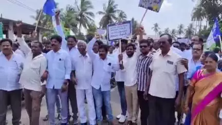 ముమ్మిడివరంలో వెన్నుపోటు దినం కార్యక్రమంలో పాల్గొన్న మాజీ ఎమ్మెల్యే పొన్నాడ సతీష్