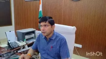 संभल: डीएम ने जिला कलेक्टर पर प्रेस वार्ता में उम्मीद संस्था द्वारा भीख मांगने कार्यक्रम और आंगनवाड़ी सेवा को लेकर दी जानकारी