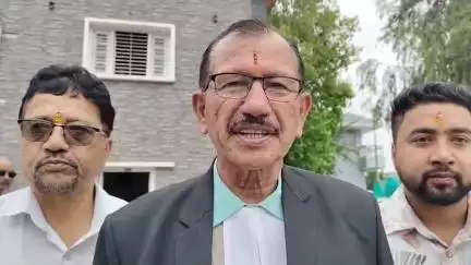 पिथौरागढ़: चंद्रभागा के शिव मंदिर को अतिक्रमण मुक्त करने की मांग को लेकर बार संघ के अध्यक्ष मोहन चंद्र भट्ट ने DM को सौंपा ज्ञापन