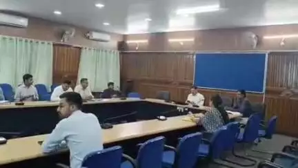 चम्पावत: सारा अंतर्गत जल संरक्षण कार्यों की प्रगति की समीक्षा, जिलाधिकारी ने GEO टैगिंग व भगीरथ ऐप में अपलोड के दिए निर्देश
