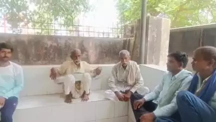 उन्नाव: अतरी निवासी युवक की अज्ञात वाहन की टक्कर से हुई मौत, चाचा ने पोस्टमार्टम हाउस में दी जानकारी