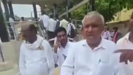 आज़मगढ़: अंबेडकर पार्क में बन रहे योगा मंच का विरोध किए जाने पर भाजपा नेता हरिवंश मिश्रा ने बसपा-सपा को कहा बीमारू पार्टी