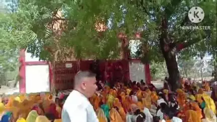 पिछोर: ग्राम भौंती में श्रीमद् भागवत कथा सप्ताह ज्ञान यज्ञ के आयोजन पर डीजे के साथ कलश यात्रा निकाली गई