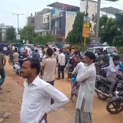 अलवर: अलवर के एन ई बी थाने के बगल शॉपिंग कांप्लेक्स में शॉर्ट सर्किट से चश्मे की दुकान में लगी आग, लाखों रुपए का हुआ नुकसान