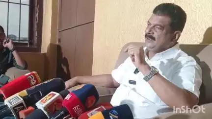 ഏറനാട്: ഇത്തവണ ജയിക്കില്ലെന്ന് ആര്യാടൻ ഷൗക്കത്തിനോട് തന്നെ പറഞ്ഞു - എടവണ്ണ ഒതായിലെ വസതിയിൽ  പി.വി അൻവർ