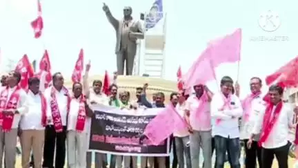 మంచిర్యాల: ఆపరేషన్ కగార్ ను ఆపివేయాలని ఐబీ లోని అంబేద్కర్ విగ్రహం ముందు నల్ల బ్యాడ్జీలతో నిరసన తెలిపిన అఖిలపక్షం నాయకులు