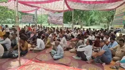रोहतक: रोहतक पीजीआई में बैरर की हड़ताल का तीसरा दिन, निदेशक ने कहा- पीजीआई पर कोई असर नहीं