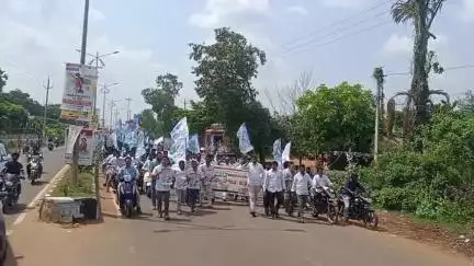 పెద్దాపురం నియోజకవర్గంలో, నియోజకవర్గ వైసిపి నాయకులు, ర్యాలీ రూపంలో వెన్నుపోటు దినోత్సవాన్ని నిర్వహించారు.