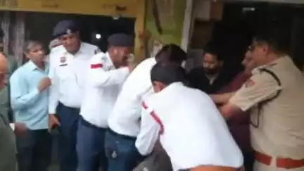 झज्जर: झज्जर में कब्जाधारियों को सबक सिखाने पुलिस उतरी सड़कों पर, परिषद कर्मियों के साथ मिलकर की कार्रवाई