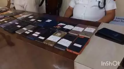 বালি-জগাছা: 62 টি মোবাইল ফোন এবং ৭ লক্ষ ৬২ হাজার টাকা গোলাবাড়ি থানার পুলিশ উদ্ধার করে তুলে দিল তাদের প্রাপকদের হাতে