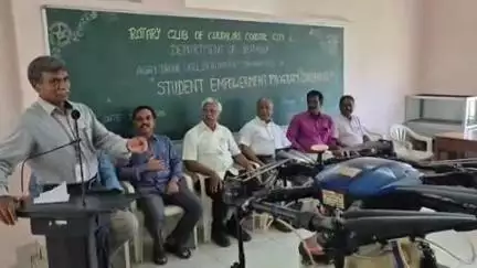 கடலூர்: தேவனாம்பட்டினம் பெரியார் கலைக் கல்லூரியில் வேளாண் துறை சார்ந்த மாணவர்களுக்கு இலவச ட்ரோன் பயிற்சி பட்டறை நடைபெற்றது.