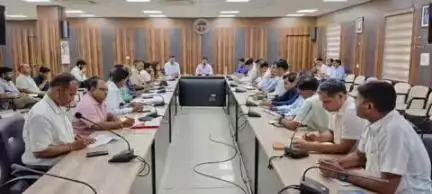 दतिया नगर: न्यू कलेक्ट्रेट सभाकक्ष में बाढ़ आपदा प्रबंधन को लेकर प्रभारी कलेक्टर ने अधिकारियों की बैठक ली