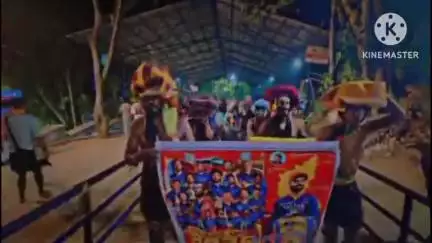 ಶಿಡ್ಲಘಟ್ಟ: ಆರ್‌ಸಿಬಿ ಗೆಲುವು ಕನ್ನಪ್ಪನಹಳ್ಳಿಯಲ್ಲಿ ಪಟಾಕಿ ಸಿಡಿಸಿ ವಿಜಯೋತ್ಸವ