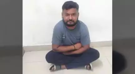 વઢવાણ: લગ્ન પ્રસંગમાં હથિયાર સાથે ડાન્સ કરતો ફોટો અપલોડ કરનાર શખ્સને એસોજી પોલીસે ઝડપી પાડી કાયદેસરની કાર્યવાહી હાથ ધરી