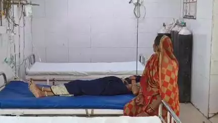 चरखारी: नरेड़ी गांव की विवाहिता ने अज्ञात कारणों से खाया जहरीला पदार्थ, जिला अस्पताल में उपचार जारी