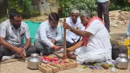 દહેગામ: દહેગામ તાલુકાના દોડ ગામે નવીન પ્રાથમિક શાળાના મકાનનું ધારાસભ્ય બલરાજસિંહ ચૌહાણે ખાતમુહૂર્ત કર્યું
