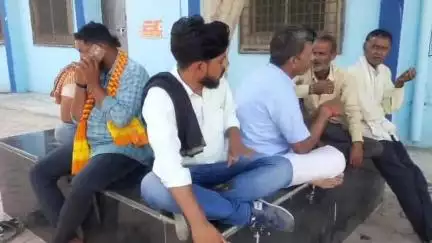 भिंड नगर: शिवहरे पेट्रोल पंप के पास अज्ञात वाहन ने बाइक को टक्कर मारी, हादसे में एक की मौत, एक घायल