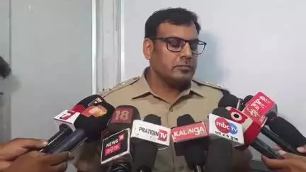 ସମ୍ବଲପୁର ମ୍ୟୁନିସିପାଲଟି: ନାବାଳିକା ଅସଦାଚରଣ ଘଟଣାରେ ପୋଲିସ କର୍ମଚାରୀ ହେଲେ ବହିସ୍କୂତ ଜିଲ୍ଲାପାଳଙ୍କ କାର୍ଯ୍ୟାଳୟରେ ଏସପି ରଖିଲେ ପ୍ରତିକ୍ରିୟା