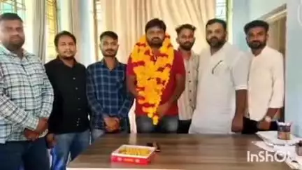 गढ़ी: युवा कांग्रेस बांसवाड़ा व गढ़ी- अरथूना के कार्यकर्ताओं ने डुंगरपुर विधायक घोघरा का किया स्वागत