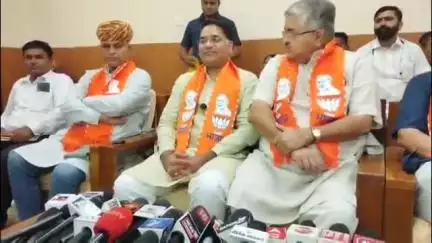 जोधपुर: जोधपुर में जल मंत्री सुरेश सिंह रावत का भाजपा के सहर व देहात जिला अध्यक्ष ने सर्किट हाउस में स्वागत किया