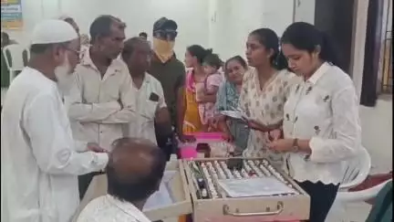 છોટાઉદેપુર: ન્યુ સર્વોદય કોપરેટીવ ક્રેડિટ સોસાયટી દ્વારા દરબાર હોલ ખાતે ની:શુલ્ક સારવાર કેમ્પ યોજાયો, મોટી સંખ્યામાં લોકોએ લાભ લીધો.
