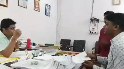 आदित्यपुर गम्हरिया: बोलायडीह शीतला मंदिर के पास सरकारी भूमि पर अवैध निर्माण का विरोध, अंचल अधिकारी गम्हरिया को ज्ञापन