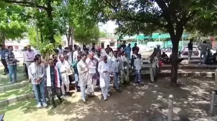 गोटेगांव: समर्थन मूल्य पर मूंग उडद की खरीदी की मांग को लेकर करकबेल ब्लॉक कांग्रेस कमेटी ने CM के नाम SDM को सौपा ज्ञापन#jansamasya