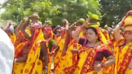 କବିସୂର୍ଯ୍ୟନଗର: କୋଦଳାରେ ପଞ୍ଚ ମହାଯଜ୍ଞ ପାଇଁ କଳସ ଯାତ୍ରା ଅନୁଷ୍ଠିତ, ସାମିଲ ହେଲେ ପୂର୍ବତନ ସାଂସଦ ପ୍ରାର୍ଥିନୀ