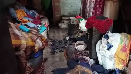 जलालाबाद: मोहल्ला गांधीनगर में बंद मकान में शॉर्ट सर्किट से लगी आग, ₹90,000 की नगदी सहित करीब ₹3 लाख का घरेलू सामान जलकर राख