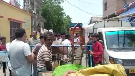 ময়ূরেশ্বর ২: গ্রামে নেই বিদ্যুৎ পরিষেবা তাই কলেশ্বর গ্রামে ঘণ্টাখানেক পথ অবরোধ