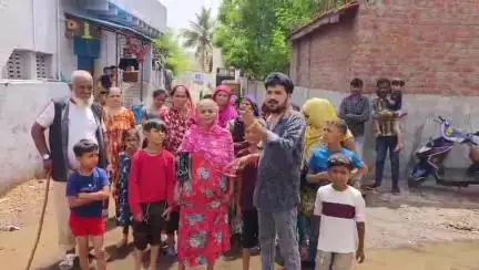વઢવાણ: નવજીવન અને પંકજ સોસાયટીમાં ઘરોમાં ગટરનાં પાણી ઘુસી જતાં જાગૃત નાગરિકે વિડીયો વાયરલ કરી કાર્યવાહી કરવા માંગ કરી#jansamasy