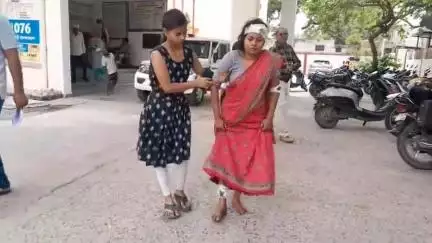 मथुरा: वृंदावन में हथौड़े से हमला करने वाले आरोपी जेठ के खिलाफ पुलिस नहीं कर रही कार्रवाई