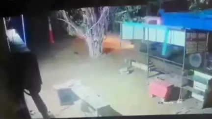 सतनाली: कनीना: उन्हाणी गांव में सड़क दुर्घटना का सीसीटीवी फुटेज आया, चार युवकों की हुई थी दर्दनाक मौत