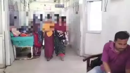 বারুইপুর: রাস্তায় ময়লা ফেলার প্রতিবাদে মারধর গৃহবধূকে বারুইপুরে