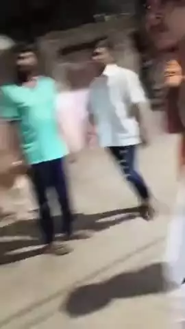 છરી સાથે એક ઇસમનો આતંક વિડીયો સોશ્યલ મીડિયામાં વાયરલ વિડિયો આઝાદ નગરનો હોવાનું મનાય છે #viral