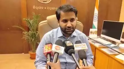 ଅନୁଗୋଳ: ଜିଲ୍ଲା ପ୍ରଶାସନ ପକ୍ଷରୁ ଆମ ସଙ୍କଳ୍ପ-ନିଶା ନୁହେଁ,ଜୀବନ ଉପଲକ୍ଷେ ସଚେତନତା ରଥ ଶୁଭାରମ୍ଭ କରି ଅଫିସରେ ପ୍ରତିକ୍ରିୟା ରଖିଲେ ଜିଲ୍ଲାପାଳ