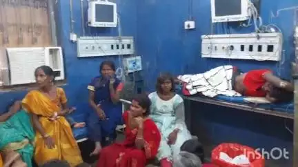 नवादा: चातर मोड के पास अज्ञात गाड़ी की चपेट में आने से लगभग 20 लोग जख्मी, 5 की हालत गंभीर, नवादा अस्पताल में कराया गया भर्ती