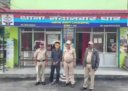 घाट: नन्दानगर घाट पुलिस ने एक वारंटी को गिरफ्तार कर न्यायालय के समक्ष पेश किया