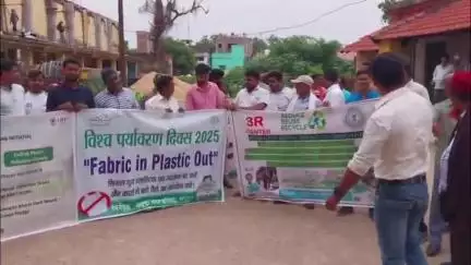 मधुपुर: नगर परिषद में कर्मियों ने पर्यावरण संरक्षण जागरूकता को लेकर ली शपथ
