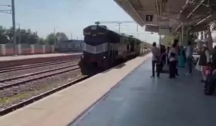 महेंद्रगढ़: दिल्ली सराय रोहिल्ला स्टेशन पर कार्य के चलते महेंद्रगढ़ और नारनौल आने वाली कई ट्रेनें रद्द
