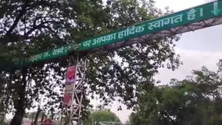 सैदपुर: जिम्मेदारों की अनदेखी से नहीं सुधर रही औंड़िहार बाजार में जर्जर सड़क की दशा, आए-दिन गिरकर घायल होते हैं लोग #jansamasya