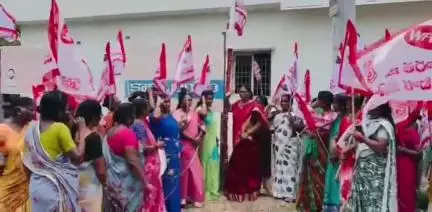 మహిళలపై జరుగుతున్న దాడులను అరికట్టడంలో వైఫల్యం చెందిన పాలకులు: మహిళా సమైక్య రాష్ట్ర ప్రధాన కార్యదర్శి దుర్గ భవాని విమర్శ