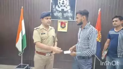 बरेली: बरेली पुलिस ने बरामद किए 60 लाख के 290 चोरी के मोबाइल, एसपी सिटी ने लोगों को पुलिस लाइन बुलाकर सौंपे