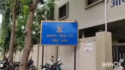 मालेगाव: मालेगाव नवीन बसस्थानकात बसमध्ये चढत असतांना महिलेच्या बॅगेतून साडेचार लाख रूपये किमतीच्या सोन्याचे दागिने चोरी