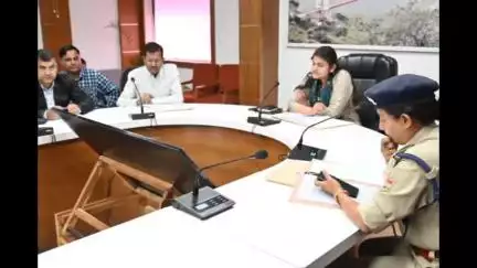 टिहरी: सीडीओ वरुणा अग्रवाल ने कलेक्ट्रेट में जिला उद्योग मित्र एवं जिला रोजगार प्रोत्साहन एवं अनुसरण समिति की ली समीक्षा बैठक
