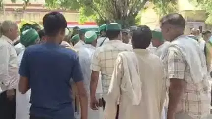 बुलंदशहर: किसान दिवस के उपलक्ष्य में कलेक्ट्रेट सभागार में किसान और प्रशासनिक अधिकारियों की हुई बैठक