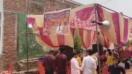 कन्नौज जनपद के छिबरामऊ तहसील के किसान कोल्ड के सामने चल रही श्रीमद भागवत कथा के समापन पर हुआ भंडारे का आयोजन