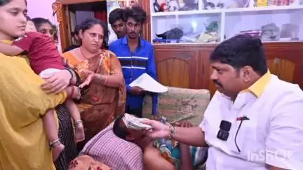 చెట్టు కూలడంతో గాయపడిన యువకుడిని పరామర్శించిన ఎమ్మెల్యే గురజాల జగన్ మోహన్